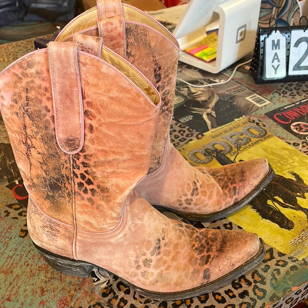 Old Gringo Leopard “cowboy boot” light pink color